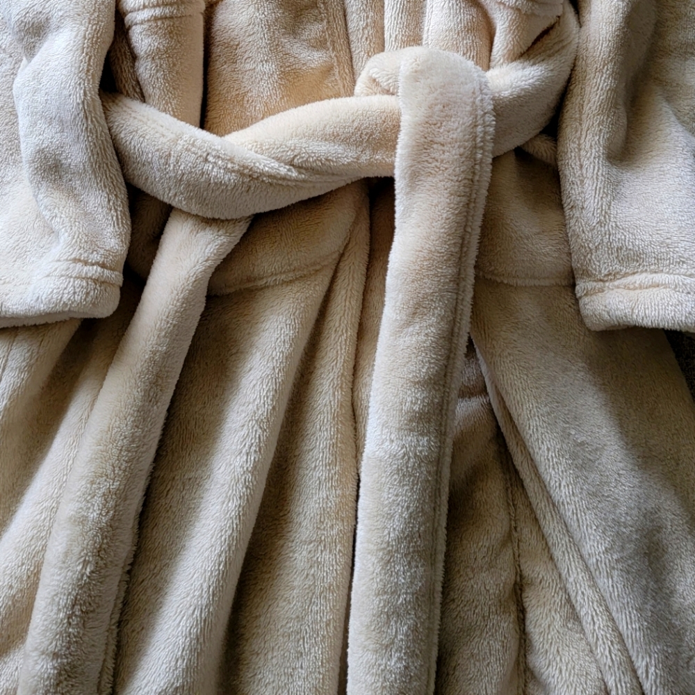 "Cozy Robe" - Picture 3 of 4